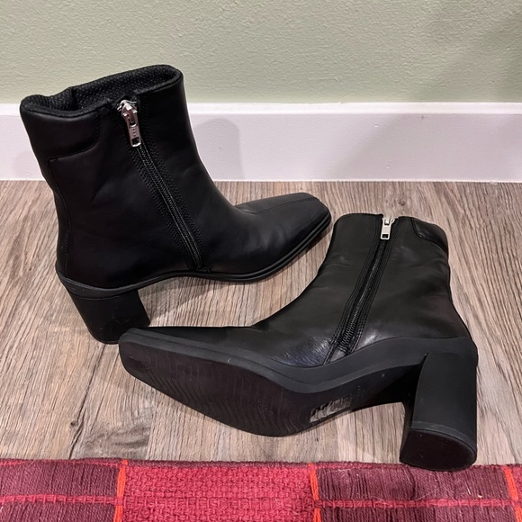 Square toe black boots - Picture 2 of 3